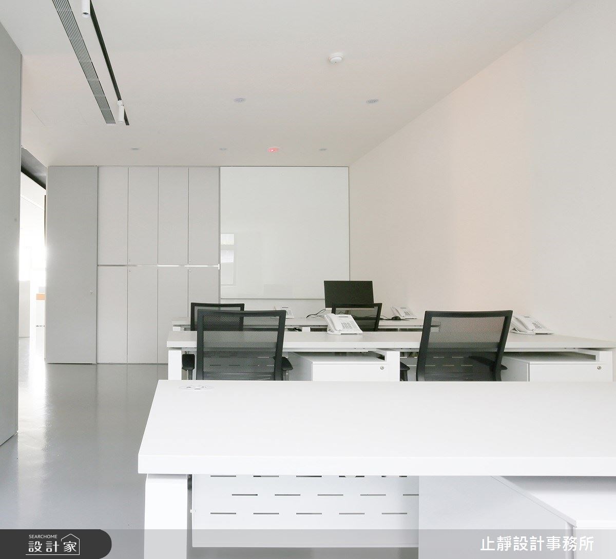 70坪科技公司的辦公室,以簡約風格為設計概念,而雖然
