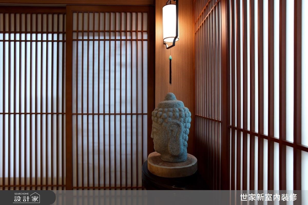 以弘一大師「老實念佛」的教義為發想,沙鹿佈教所以簡