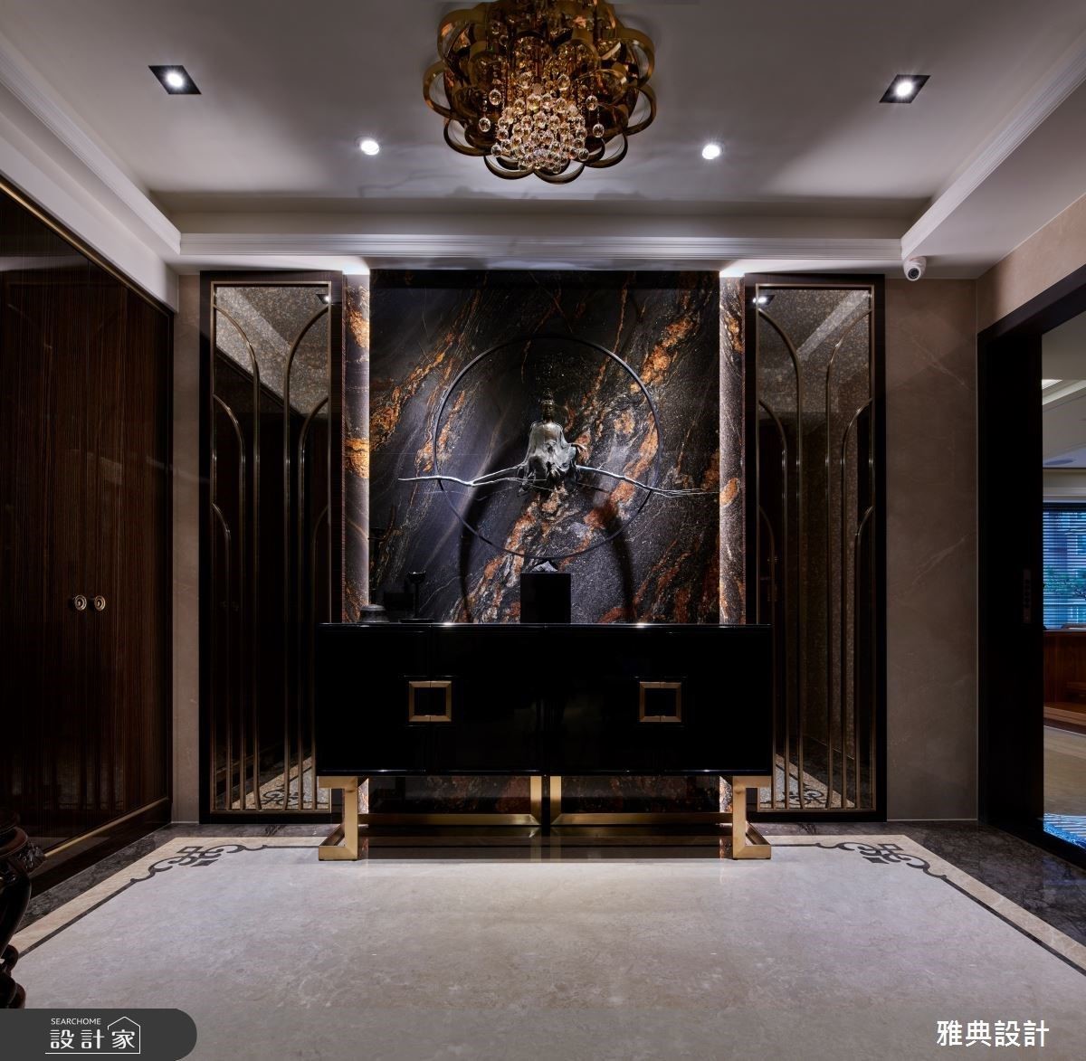 五口一家的雙拼百坪豪宅,以款待為美學概念,從外玄關