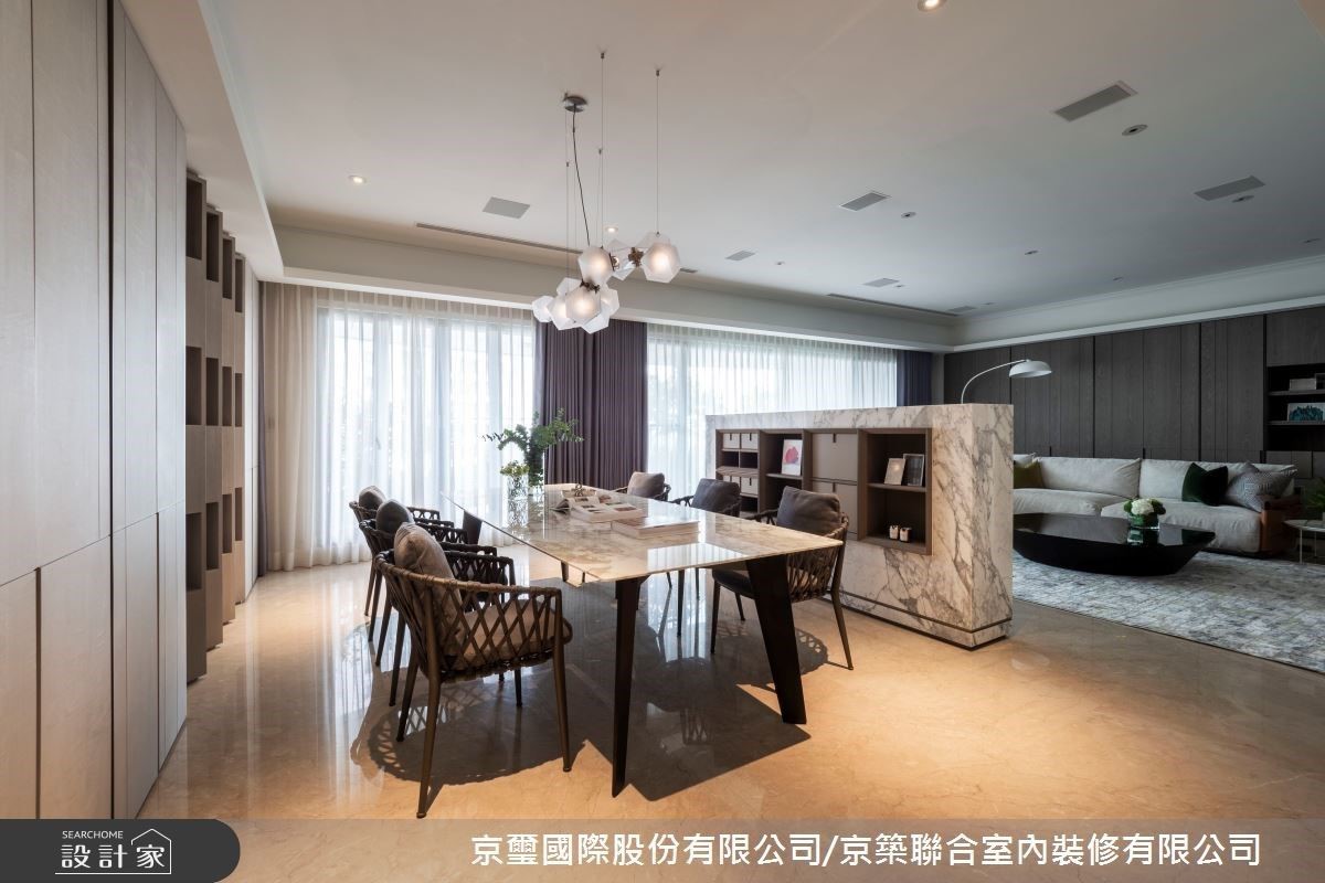 開放式客餐廳重新定義空間關係,緊密串聯家人間的互動時光。 開放式客餐廳重新定義空間關係,緊密串聯家人間的互動時光。
