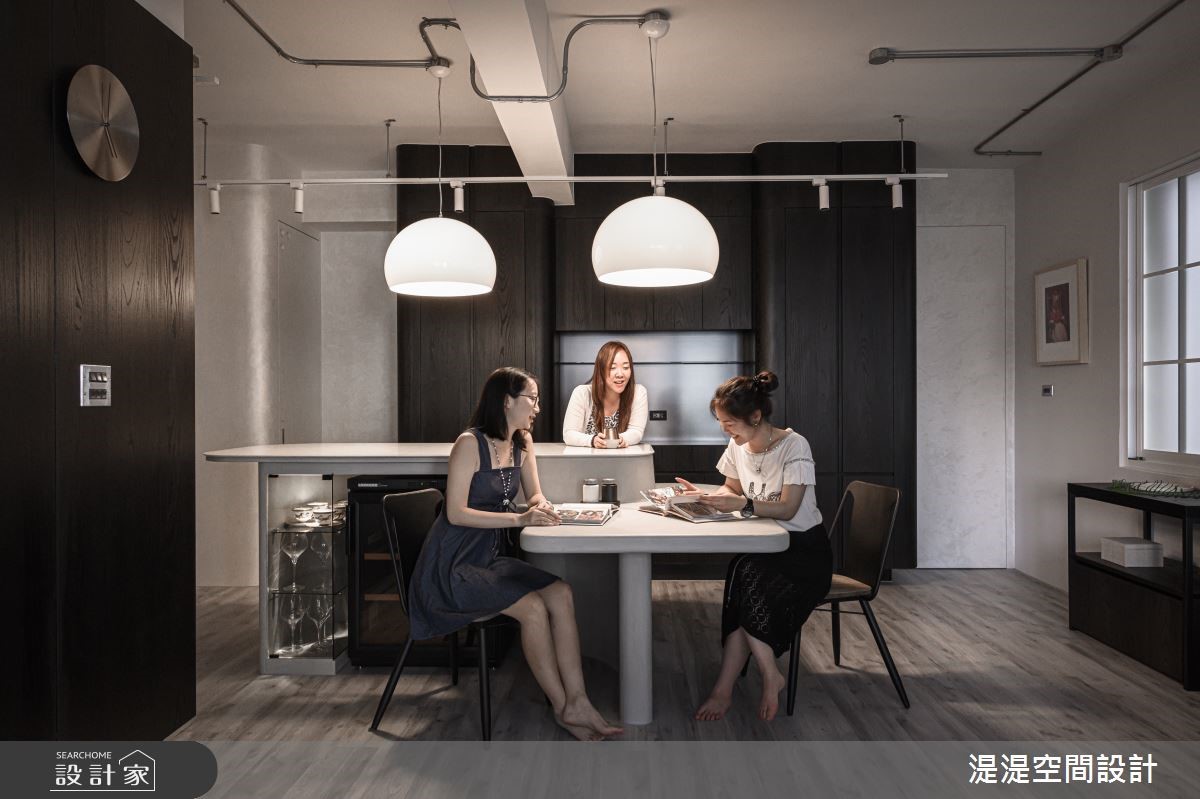 喜歡簡約美感,卻擔心失去個性嗎?這處23坪老屋,以溫