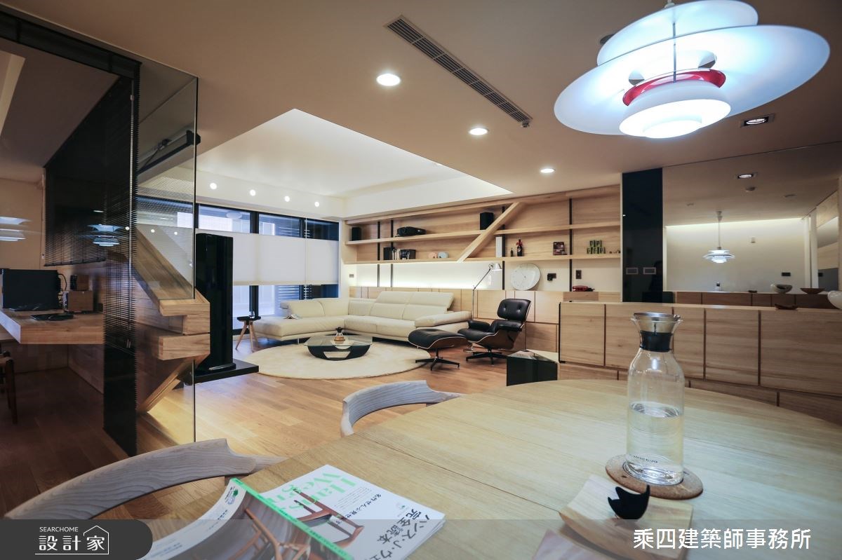 55坪現代風住家,藉由深淺對比、天然紋理的木質調,鋪