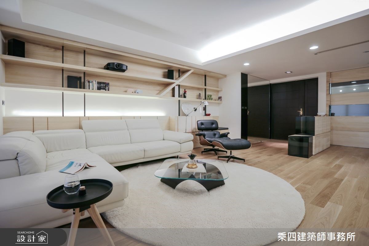 55坪現代風住家,藉由深淺對比、天然紋理的木質調,鋪