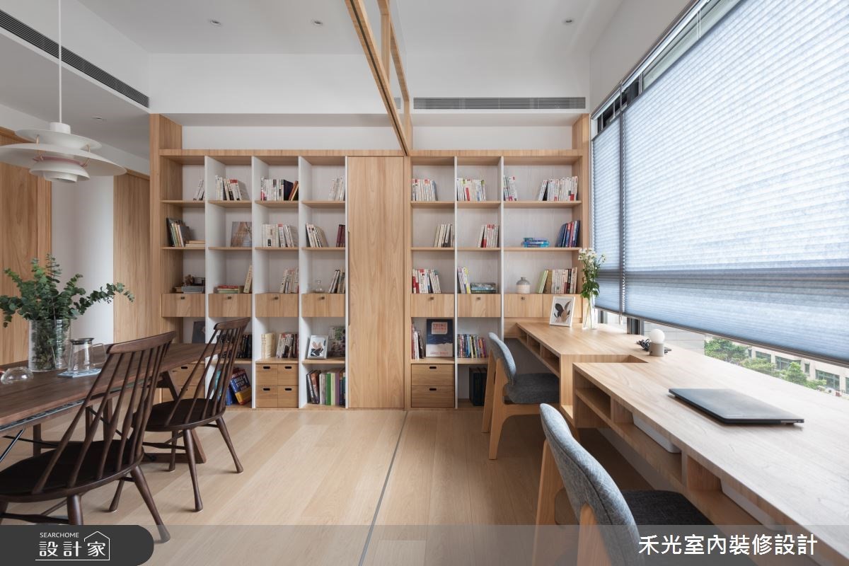 一整面書櫃提供摩羯座整齊的工作環境。 一整面書櫃提供摩羯座整齊的工作環境。