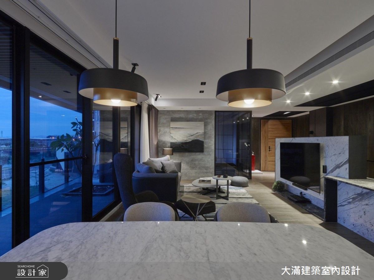 屋主從事精品,又有眾多收藏,空間視覺自然要有人文底