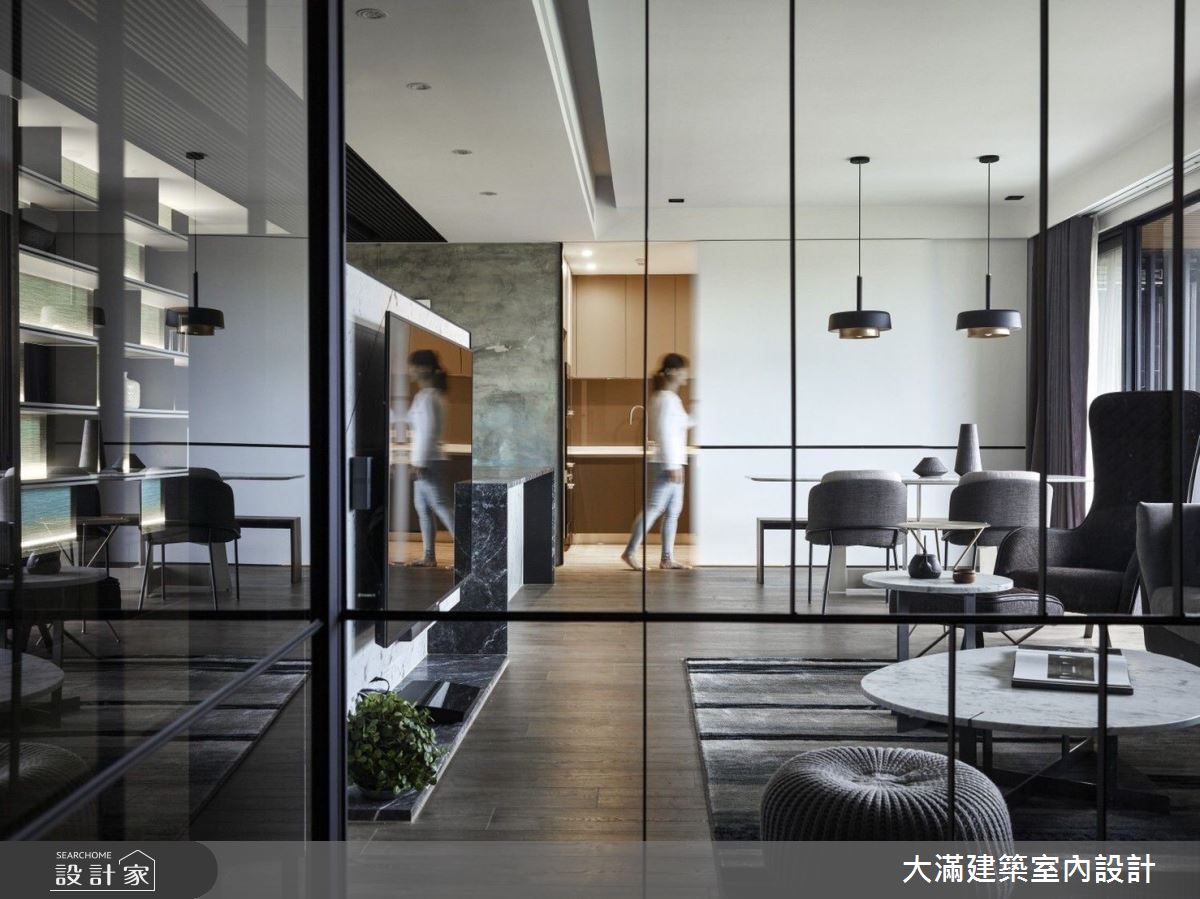屋主從事精品,又有眾多收藏,空間視覺自然要有人文底