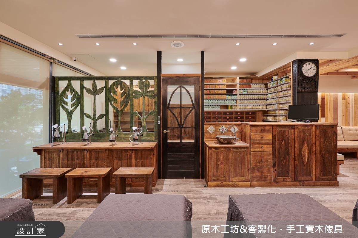 此案為復健結合中醫診所,屋主醫生希望踏進空間裡的病