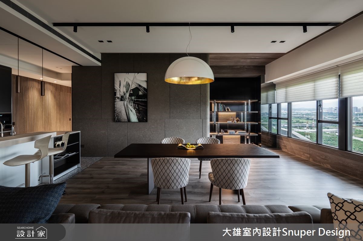 依循地理位置的河岸景緻,70 坪的現代風大宅拉低水平