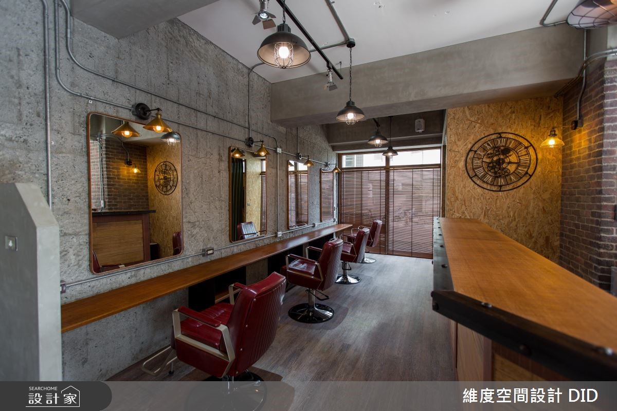本案為 23 坪老屋改建而成的特色髮廊,設計師突破制式