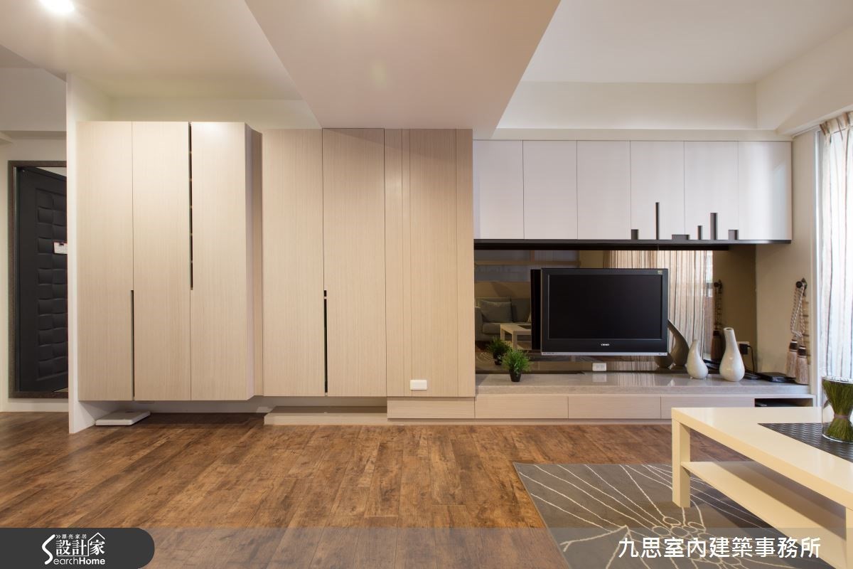 一家四口住進 35 坪的北歐風居家,設計師以純白色系、