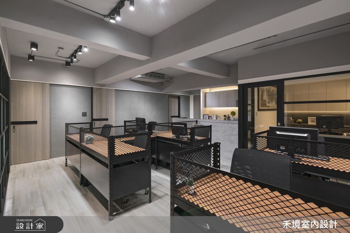 位於北市中山區的44坪商辦空間,前身為老屋,設計團隊