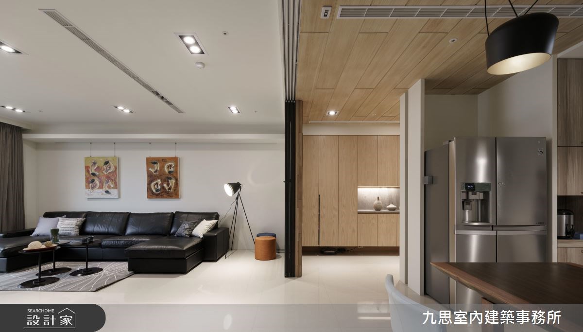 45坪的現代風公寓,屋主夫妻帶著學齡前的一雙兒女,預
