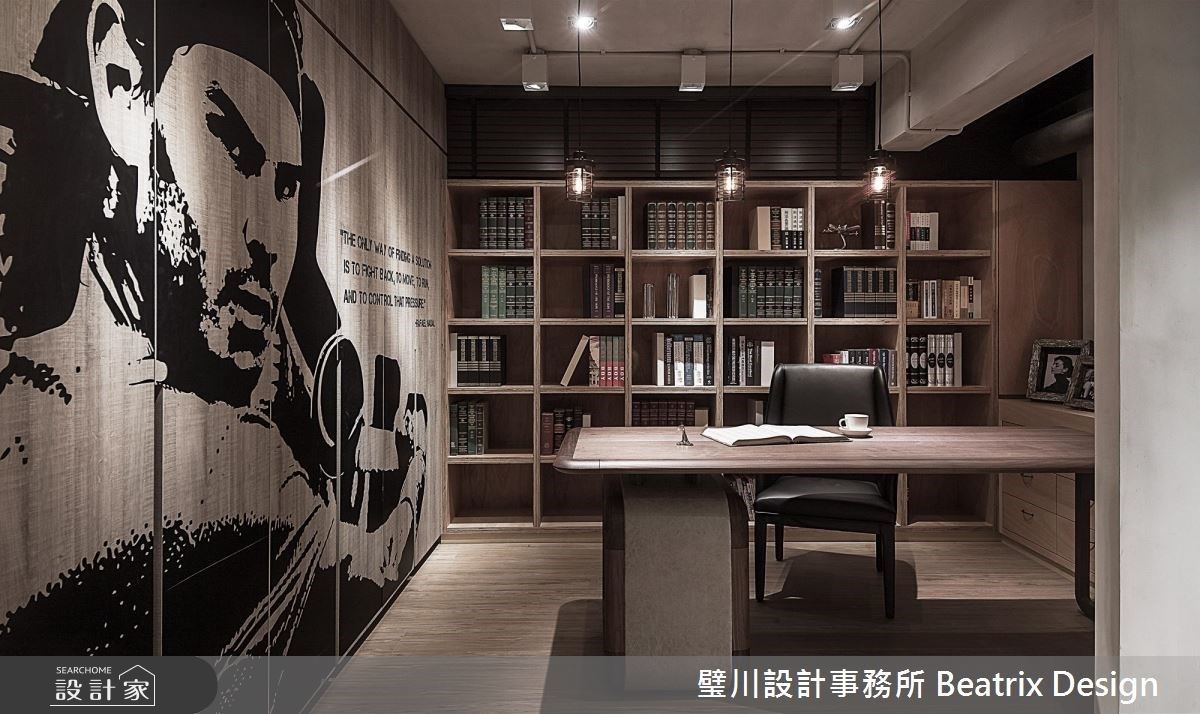 一棟老公寓,上下兩層,一樓是少見的架高,為了將光線