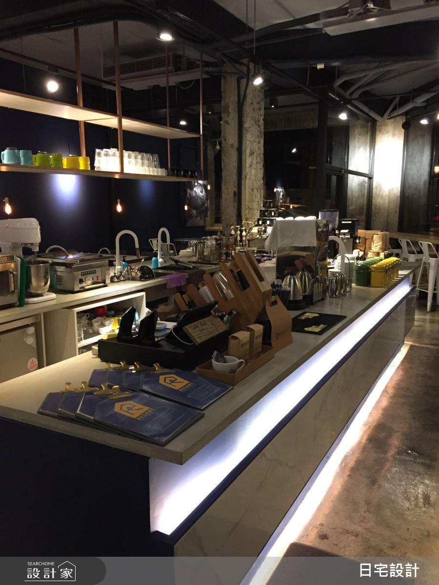 35 坪現代風咖啡店,業主希望空間能兼具個性氛圍及工