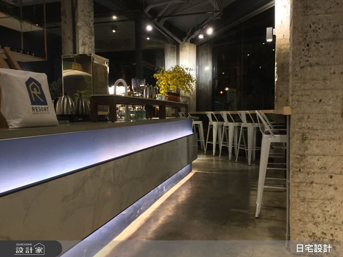 35 坪現代風咖啡店,業主希望空間能兼具個性氛圍及工