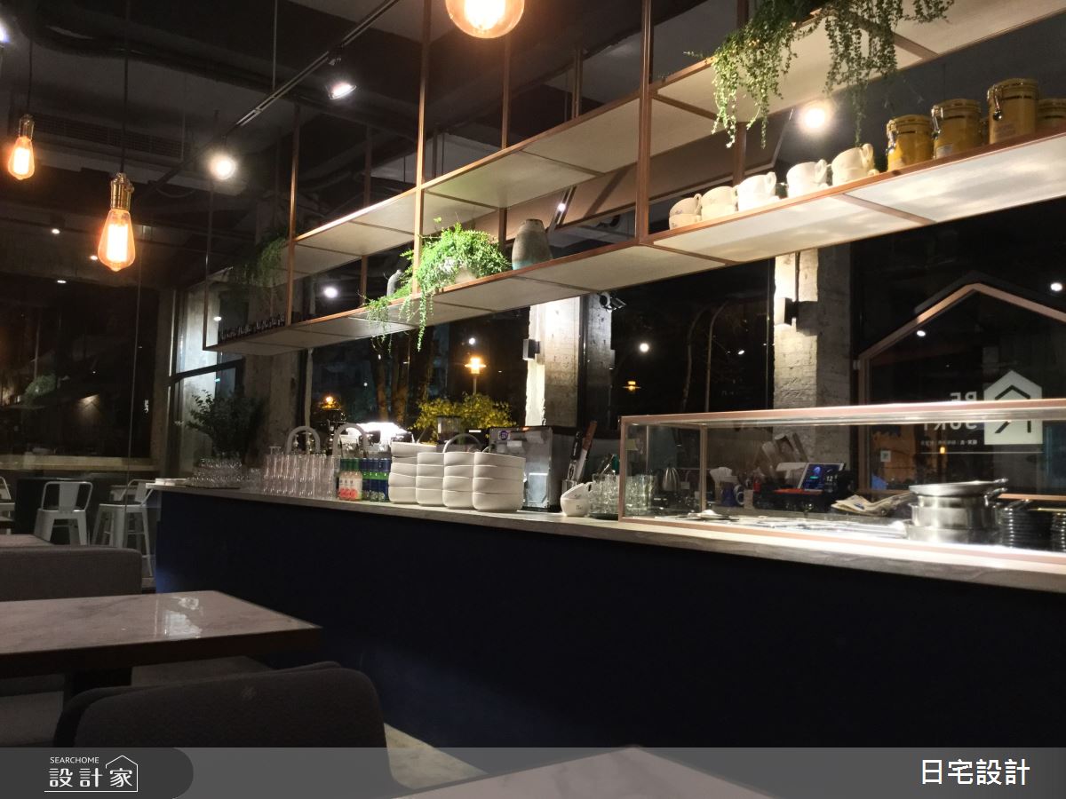 35 坪現代風咖啡店,業主希望空間能兼具個性氛圍及工