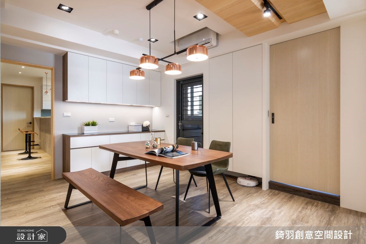 一家四口準備入住這間 45 坪的雙拼老屋,考量到既有格