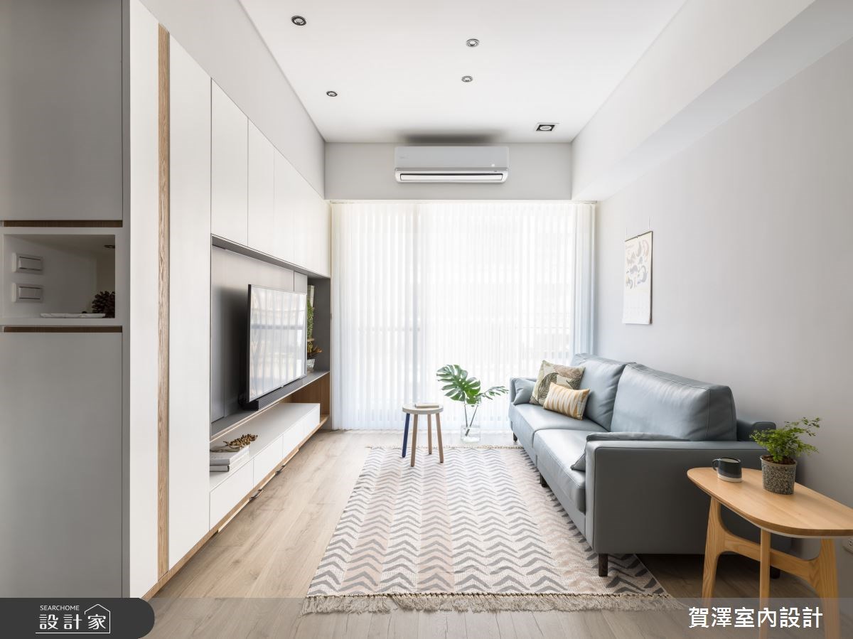 24 坪新居屋主喜愛看電影、健身,狹長的客廳有觀影需