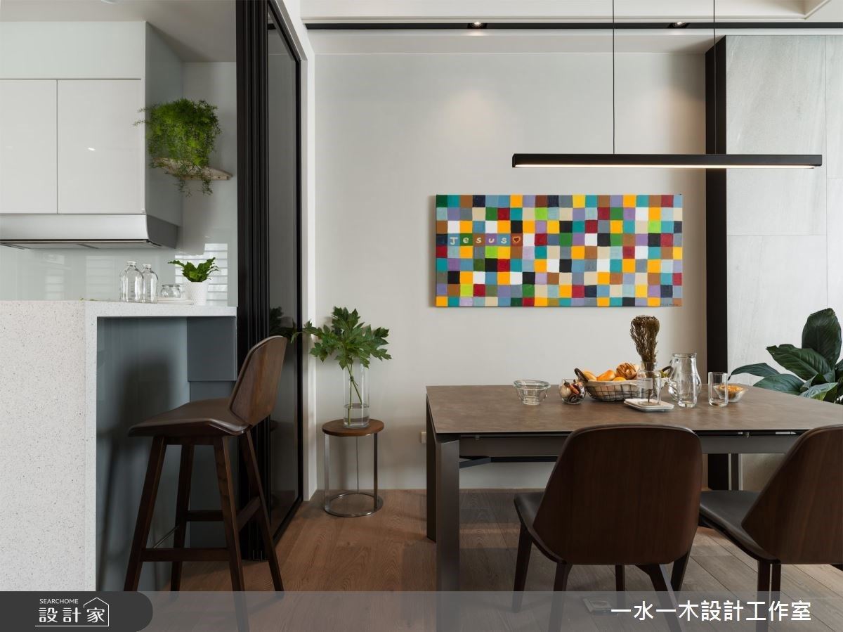 吧台作為餐廳和廚房間的分界,更可作為早餐台使用。 吧台作為餐廳和廚房間的分界,更可作為早餐台使用。