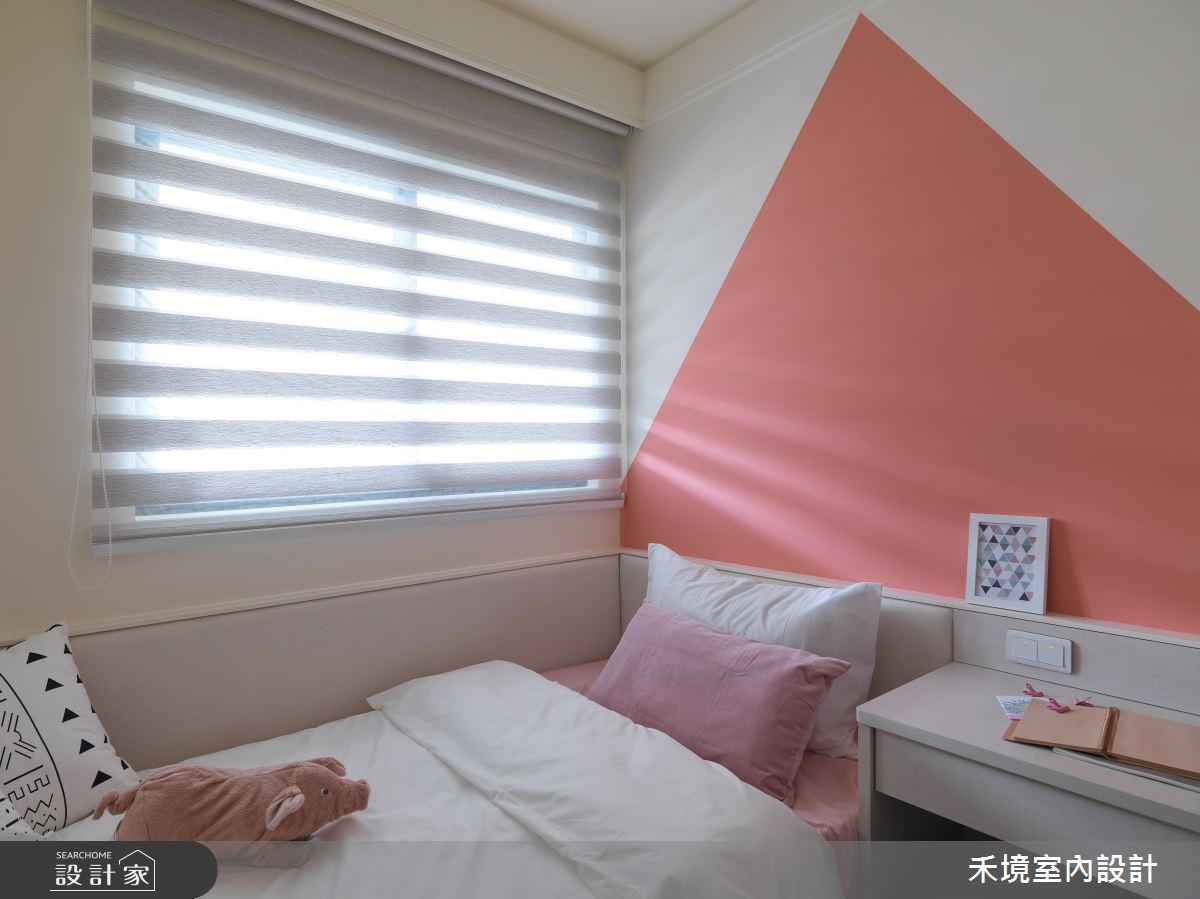 14 坪的混搭風居家,設計師透過明亮色彩的揮灑,使整