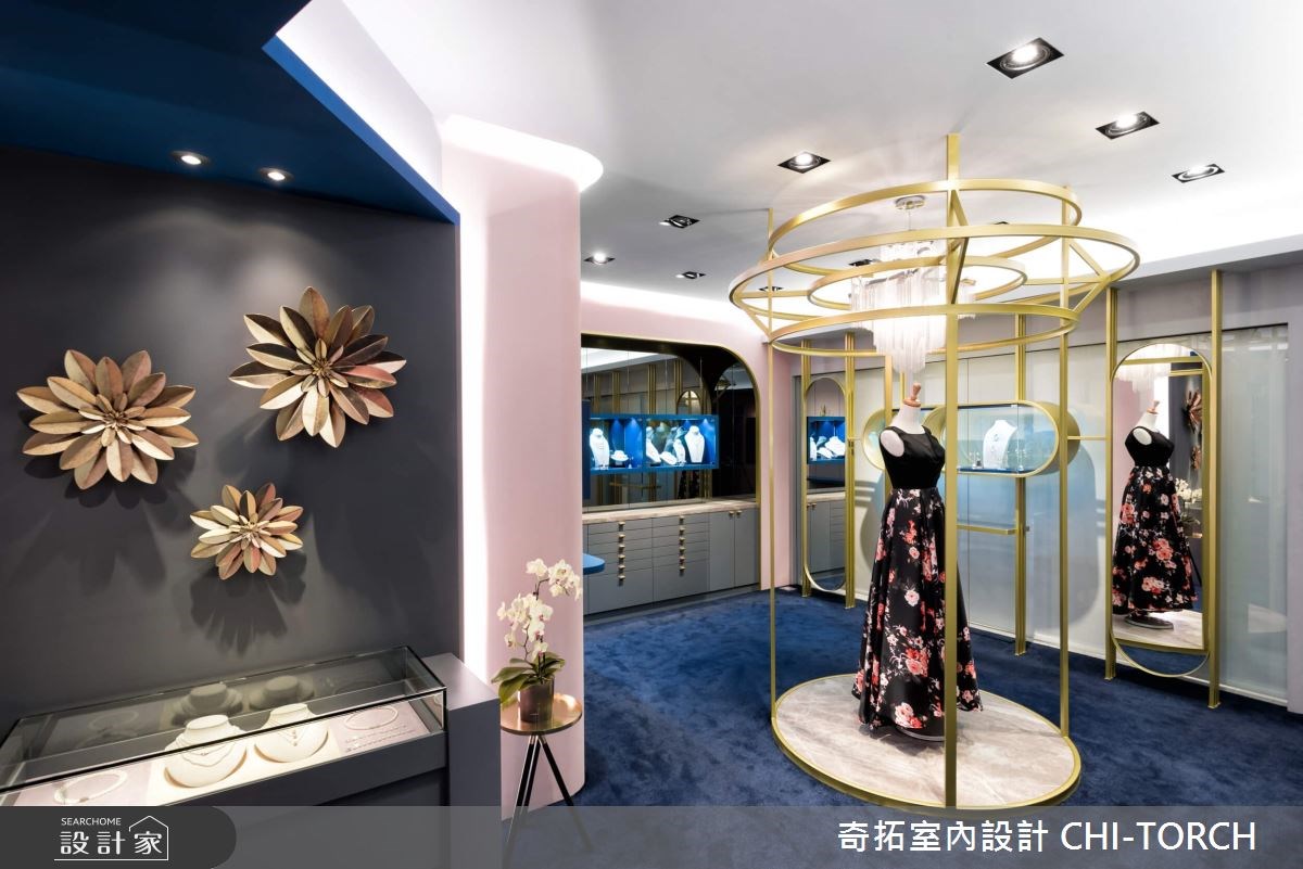 此案業主為珠寶世家第二代,身為珠寶設計師的她,崇尚