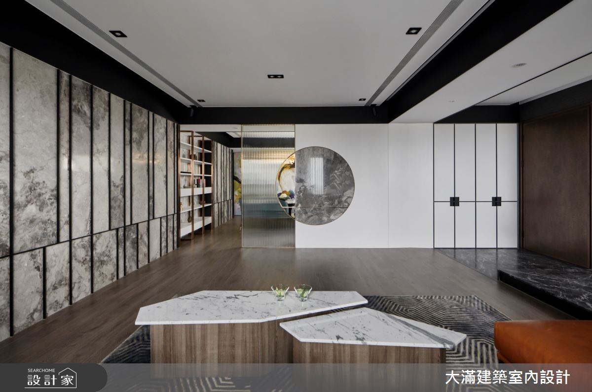 以沉穩風格為屋主的中年定位,以自然意境營塑空間氣質