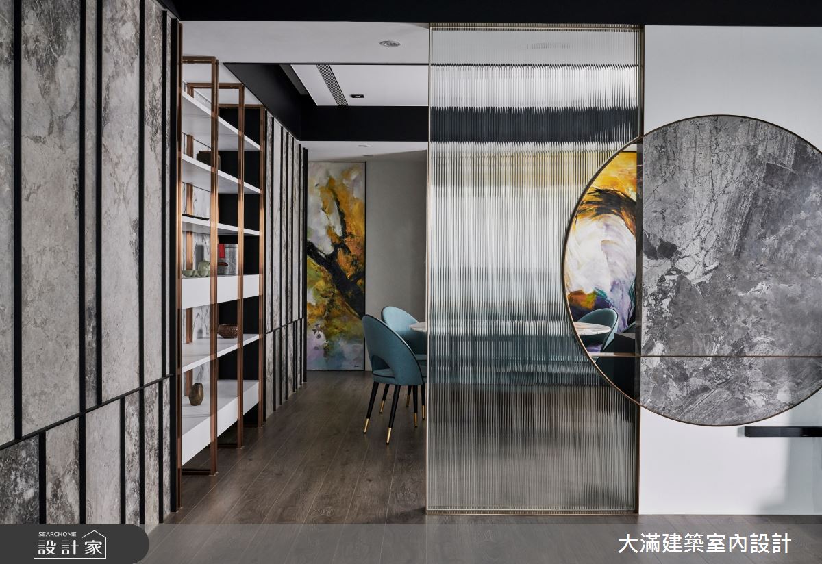 以沉穩風格為屋主的中年定位,以自然意境營塑空間氣質
