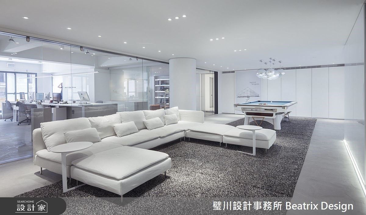 現代年輕的設計事務所隱身於巷弄老工廠中,解決採光不