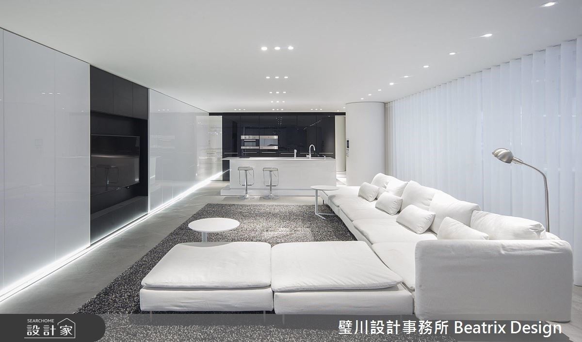 現代年輕的設計事務所隱身於巷弄老工廠中,解決採光不