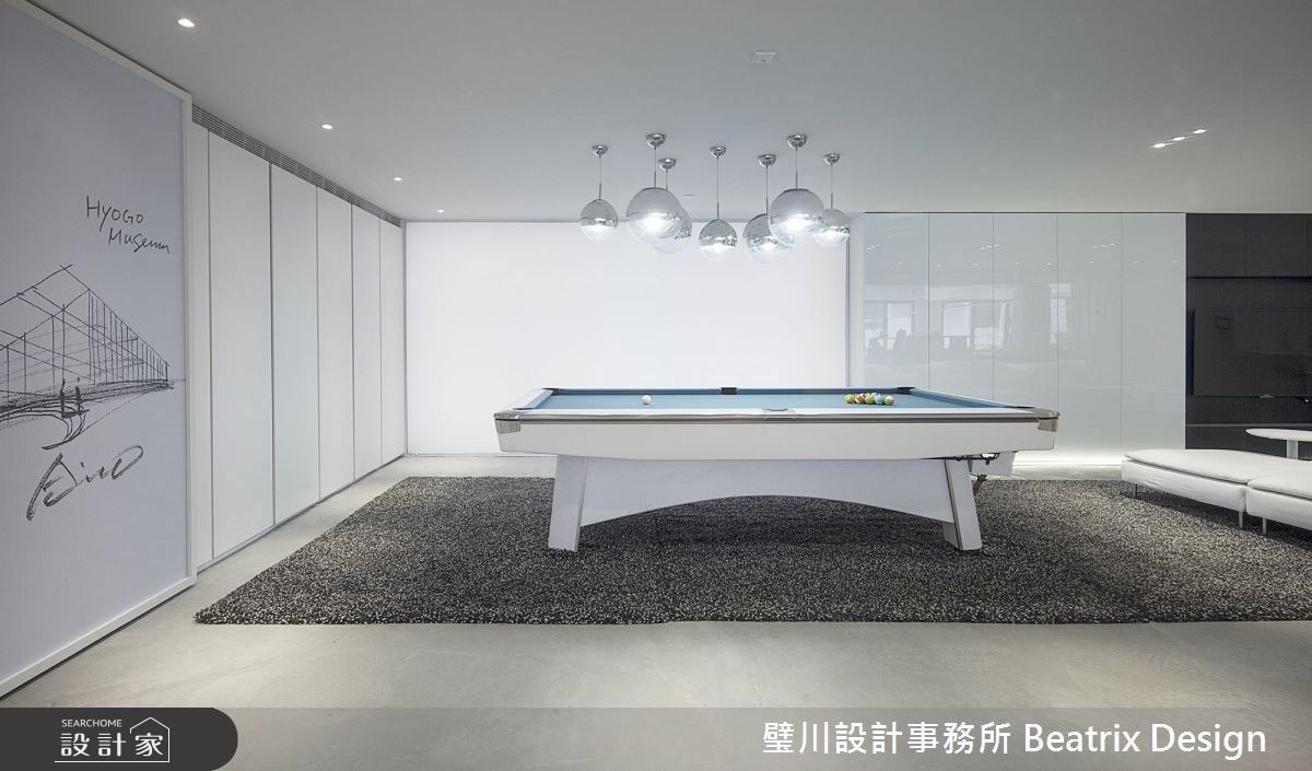 現代年輕的設計事務所隱身於巷弄老工廠中,解決採光不