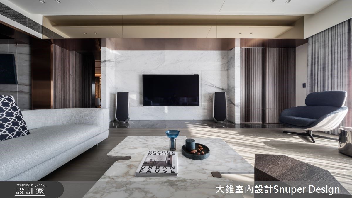 85坪空間尺度裡,延攬戶外一片河岸綠意風光,並將國際