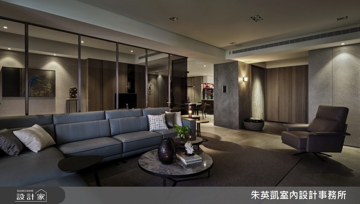 60 坪的現代風居家帶入中式元素,運用中國園林建築常