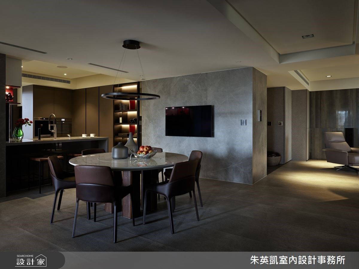 60 坪的現代風居家帶入中式元素,運用中國園林建築常