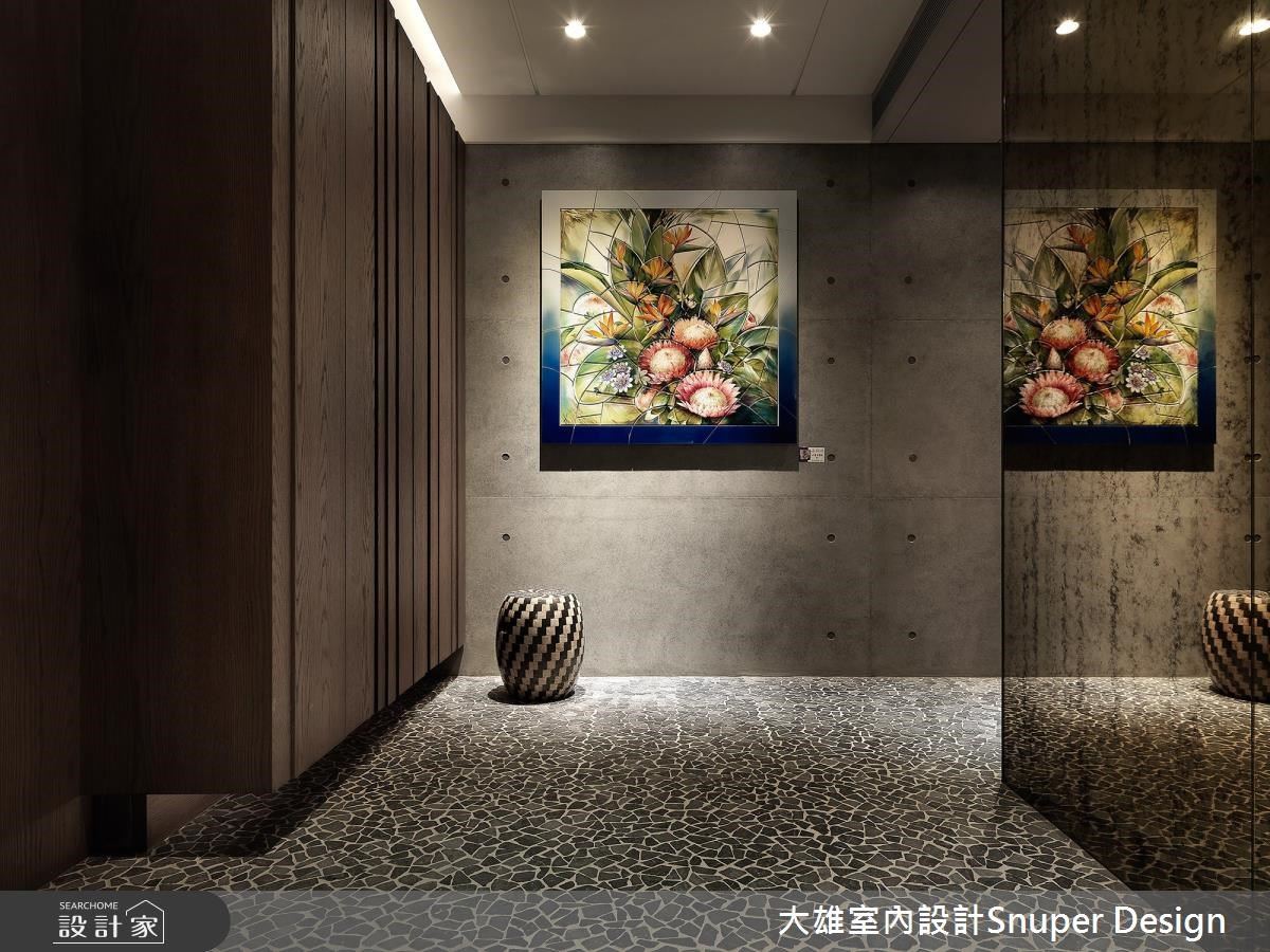 保留建築體最極簡的線條與氣度,讓室內的材質特性、藝