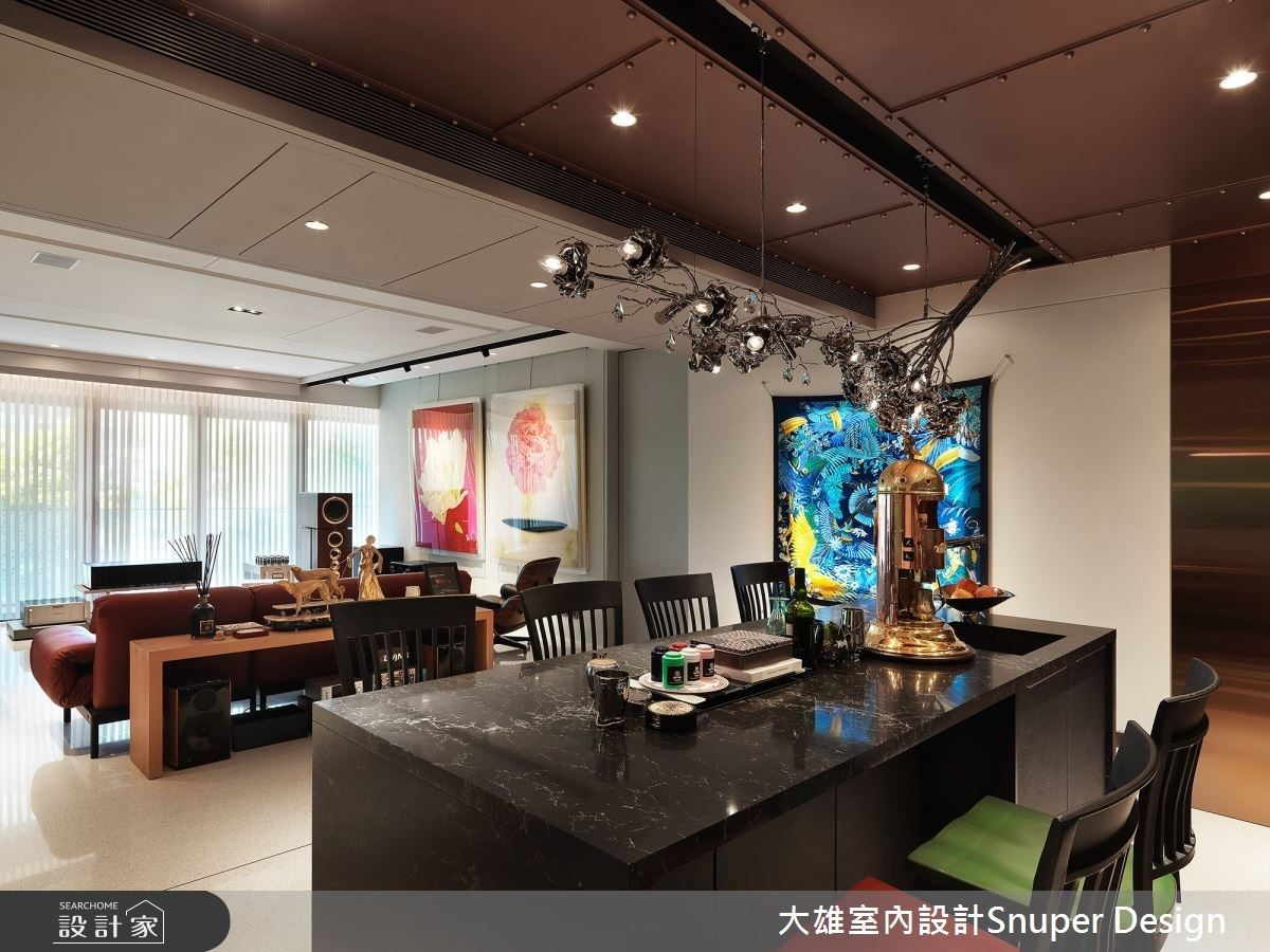 保留建築體最極簡的線條與氣度,讓室內的材質特性、藝