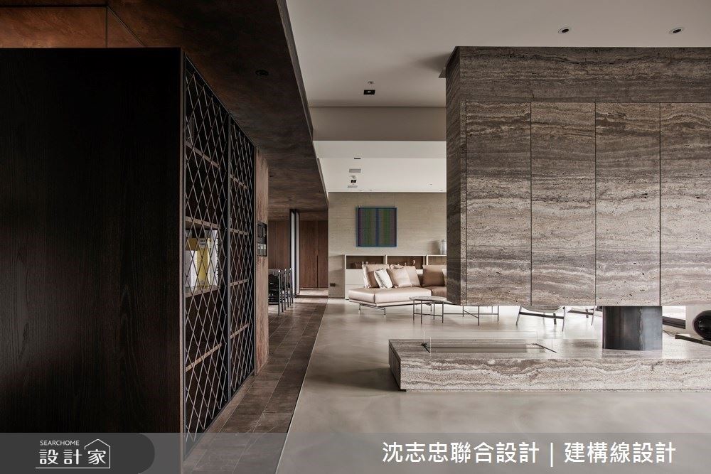 建築體擁有依山傍水的地理優勢,輔以大面窗戶設計,引