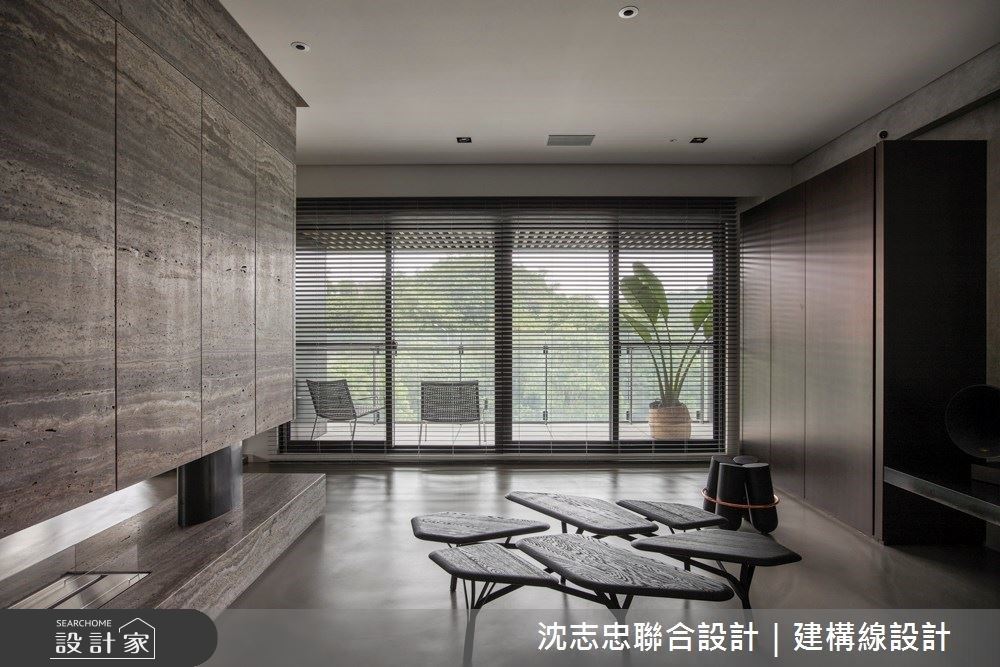 建築體擁有依山傍水的地理優勢,輔以大面窗戶設計,引