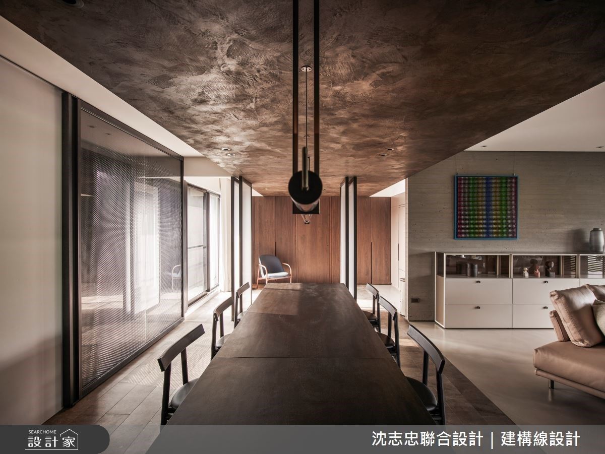 建築體擁有依山傍水的地理優勢,輔以大面窗戶設計,引