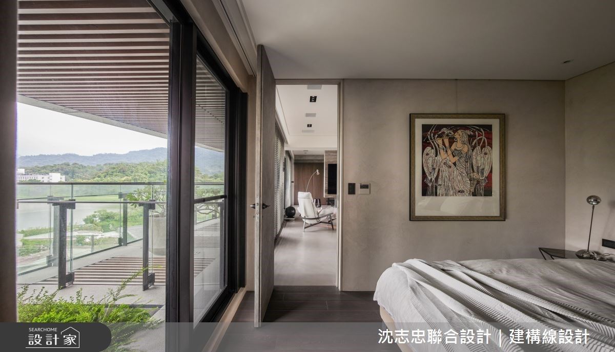 建築體擁有依山傍水的地理優勢,輔以大面窗戶設計,引
