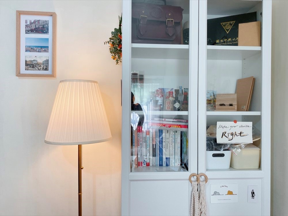 簡單的 IKEA 書櫃,就能使空間耳目一新。 簡單的 IKEA 書櫃,就能使空間耳目一新。
