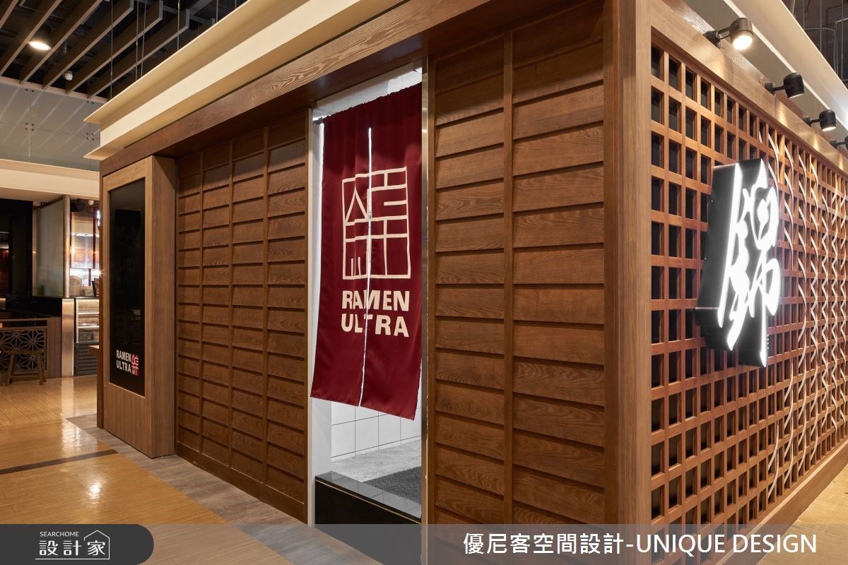 18坪的日式連鎖名店「錦拉麵」,位於百貨公司的美食街
