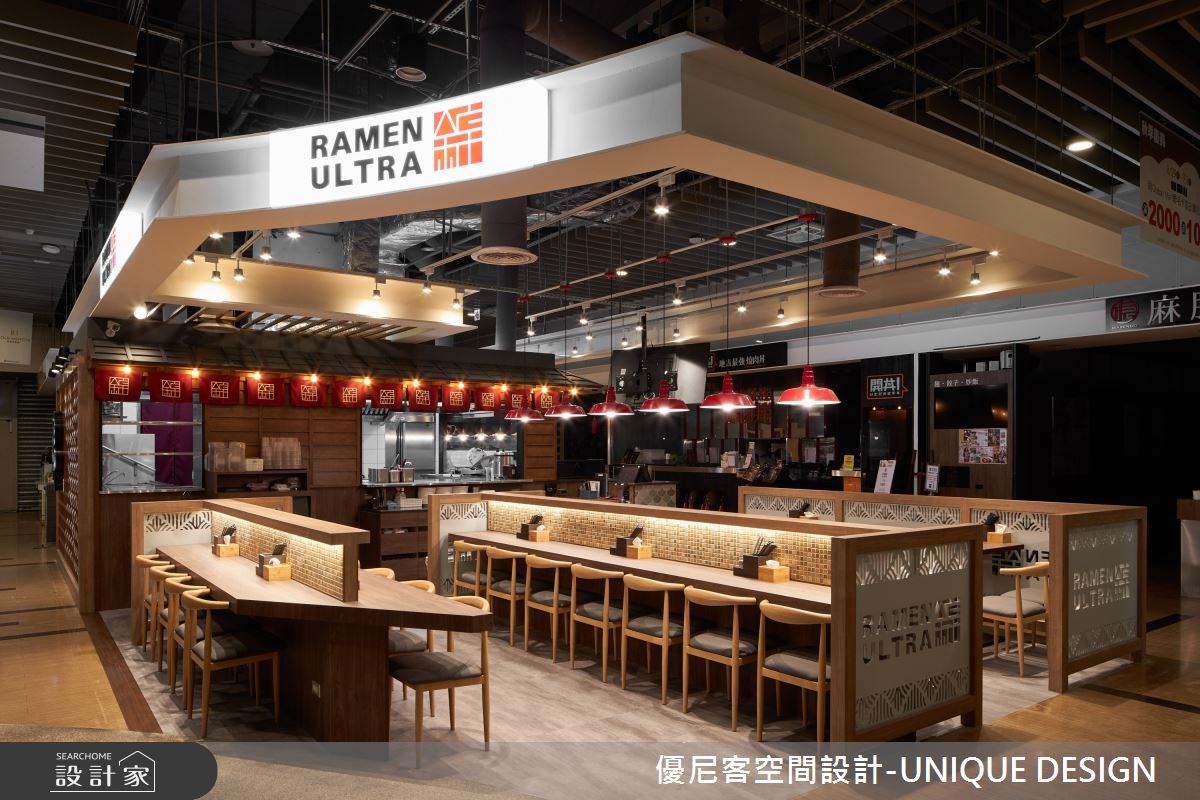 18坪的日式連鎖名店「錦拉麵」,位於百貨公司的美食街