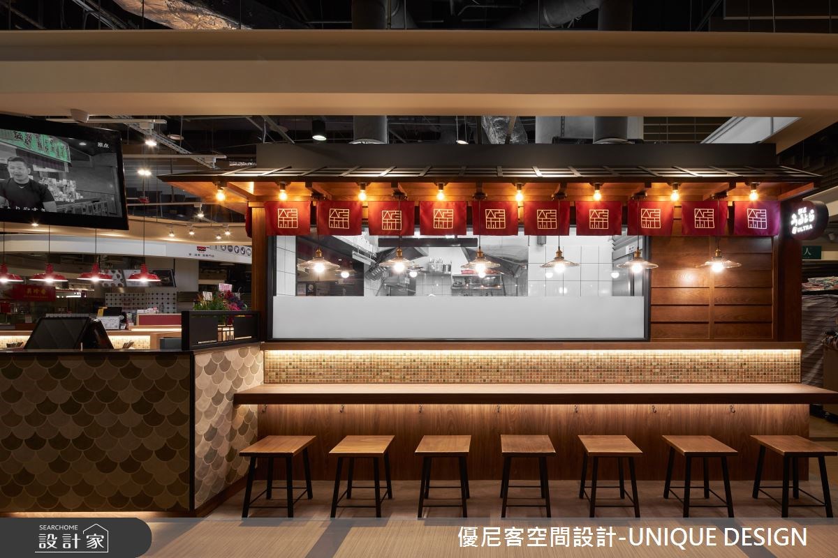 18坪的日式連鎖名店「錦拉麵」,位於百貨公司的美食街