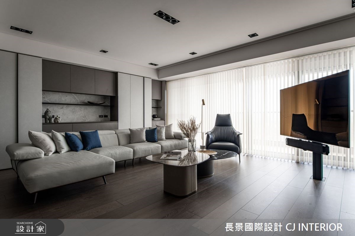 112坪現代風居家,運用黑白、自然色系為主調,簡化空