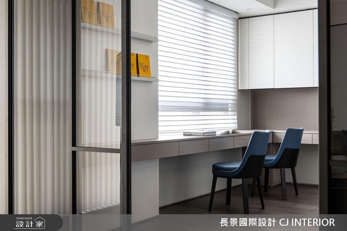 112坪現代風居家,運用黑白、自然色系為主調,簡化空