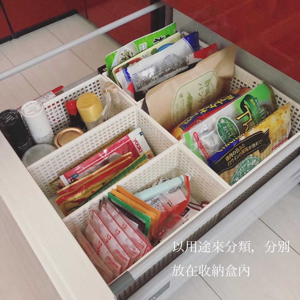 依用途分類調理包時,記得也要以直立式收納為主。 依用途分類調理包時,記得也要以直立式收納為主。