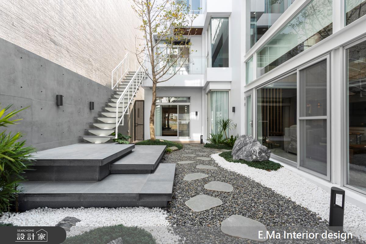 即將退休的三姊弟想和年邁母親再住同一屋簷,於是從尋