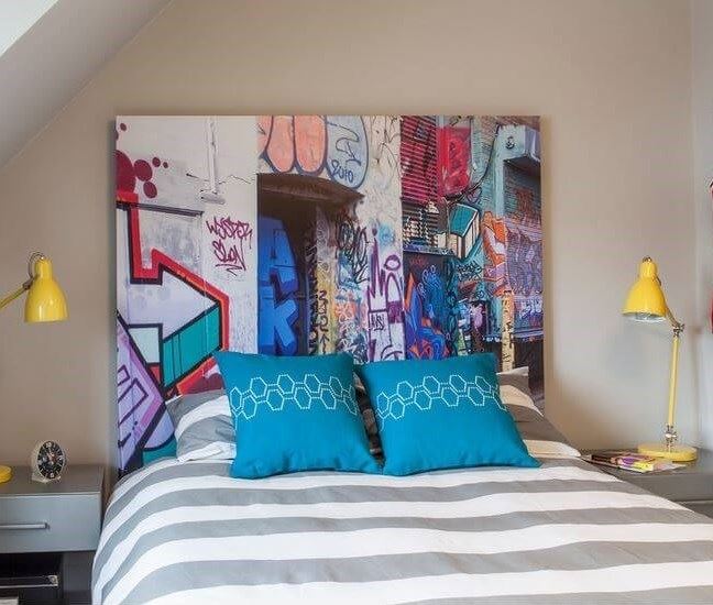 多倫多充滿藝術和色彩的臥室。圖:Meghan Carter Design, Inc. 多倫多充滿藝術和色彩的臥室。圖:Meghan Carter Design, Inc.