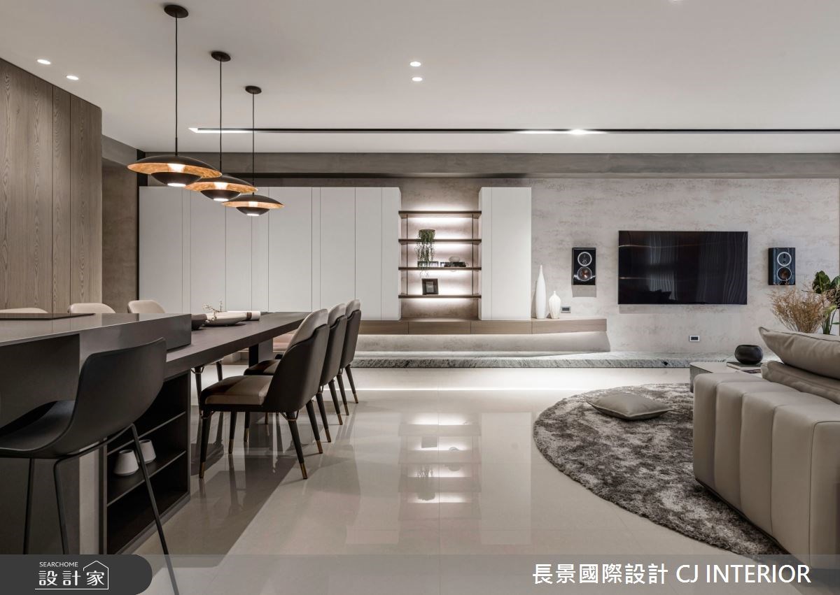 此間 105 坪的休閒風宅邸,長景設計以低彩度的灰白色