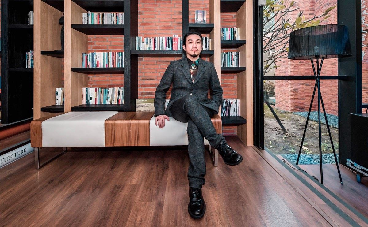 何政宏認為藝術之於居家空間佈置的角色,在於能增添空間辨識度與人文品味。 何政宏認為藝術之於居家空間佈置的角色,在於能增添空間辨識度與人文品味。